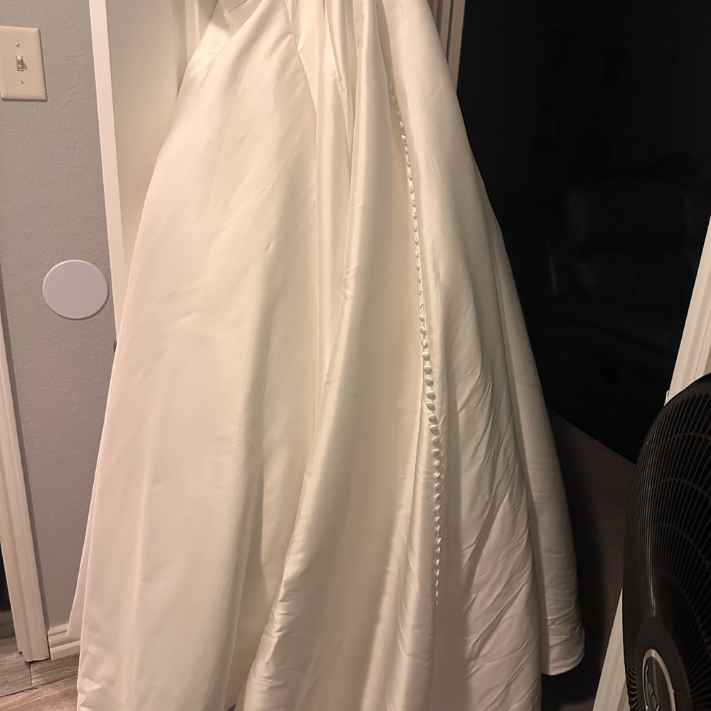 Sincerity Bridal Ivory Gown - Picture 8 of 10